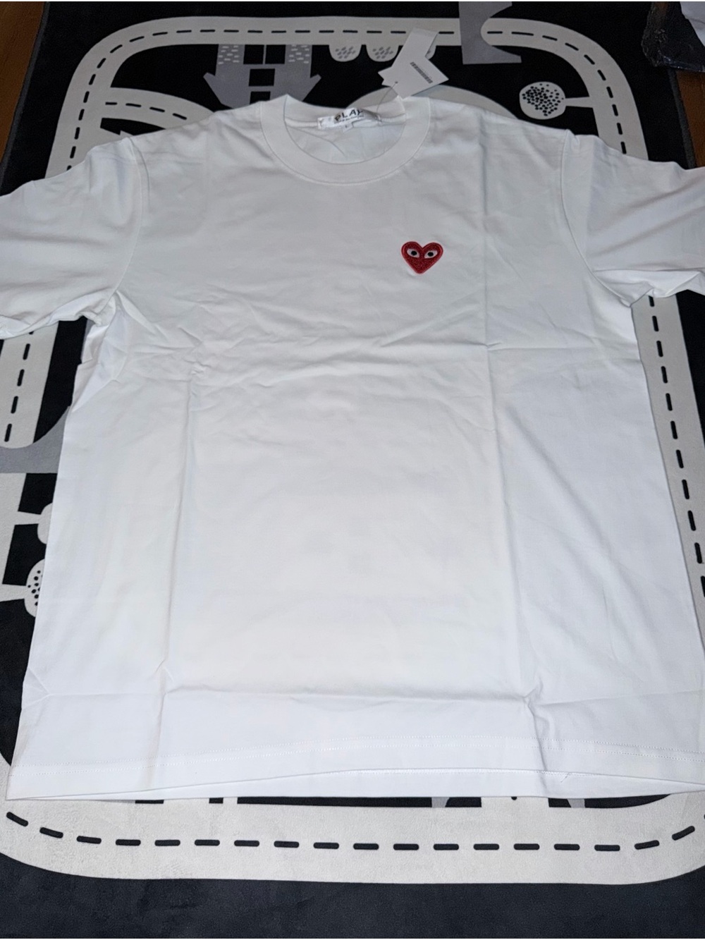 Comme des Garcons PLAY Red Heart Logo T-Shirt White Size M/L NWT CDG